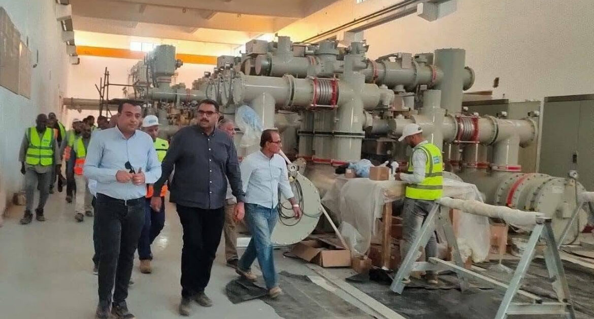 العضو المتفرغ للمنطقة الجنوبية يقوم بتنفيذ إجراءات وضع الجهد على محطة مفاتيح السد العالى غرب جهد 500 ك.ف