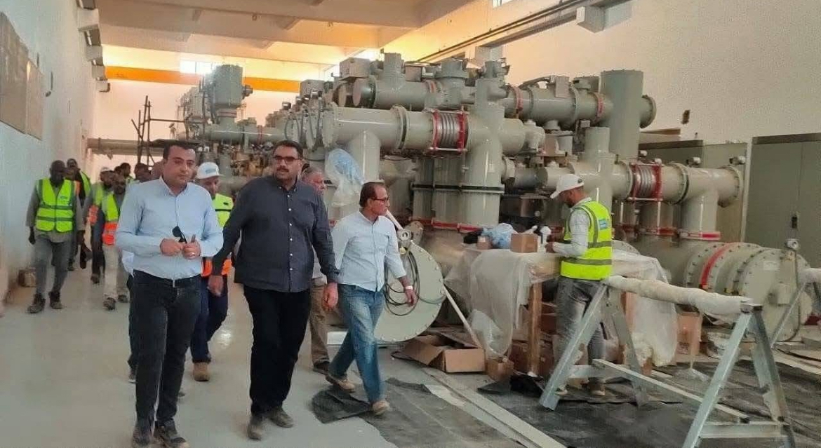 العضو المتفرغ للمنطقة الجنوبية يقوم بتنفيذ إجراءات وضع الجهد على محطة مفاتيح السد العالى غرب جهد 500 ك.ف