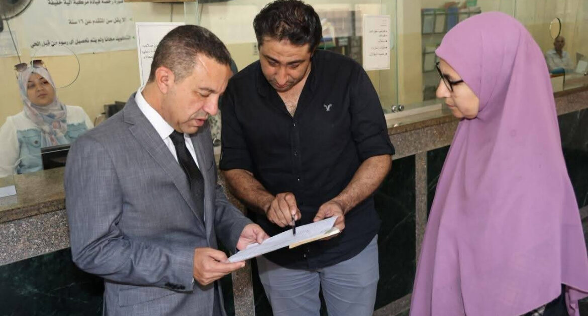 محافظ المنوفية يفاجئ رئاسة حي غرب شبين الكوم لمتابعة انتظام سير العمل ومستوى جودة الخدمات
