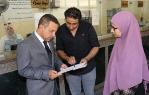 محافظ المنوفية يفاجئ رئاسة حي غرب شبين الكوم لمتابعة انتظام سير العمل ومستوى جودة الخدمات