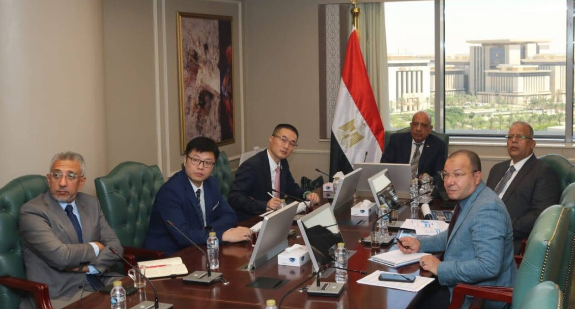 متابعة وزير الكهرباء والطاقة المتجددة مع شركة هواوى الصينية مستجدات مشروع التصنيع المحلى لبطاريات تخزين الطاقة وإقامة عدد من المحطات