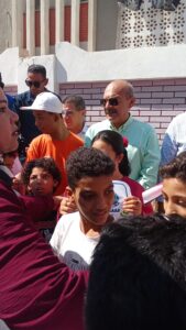 محافظ السويس يشارك أطفال ذوي الهمم فعاليات "سويسنا أجمل بينا" بحي الأربعين