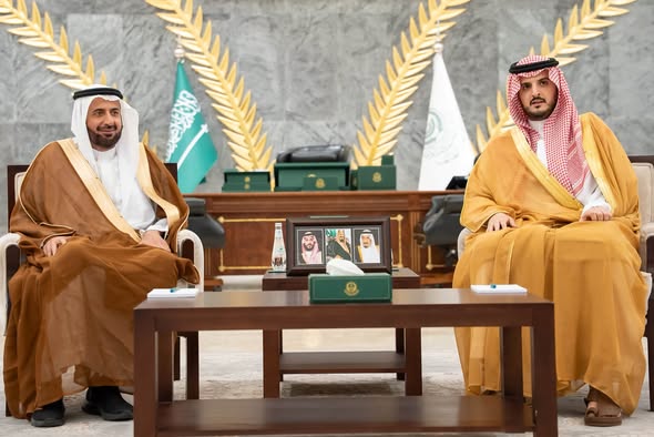 محافظ الطائف يستقبل