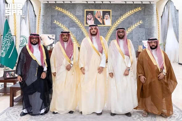 محافظ الطائف يستعرض