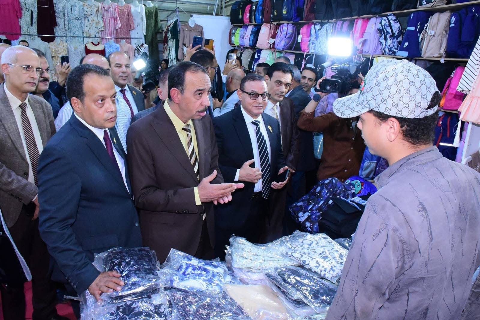 بحضور محافظ سوهاج ونائبه «حماة الوطن» يفتتح معرض «أهلًا مدارس» بتخفيضات تصل لـ50%