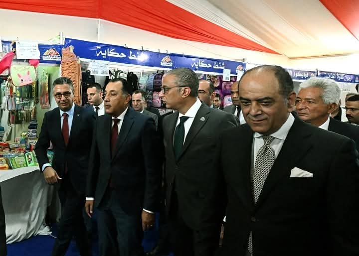 رئيس الوزراء يفتتح المعرض الرئيسي لـ "أهلًا مدارس" بمحافظة الجيزة وأكثر من 20 معرضًا اخرى عبر تقنية الفيديو كونفرانس