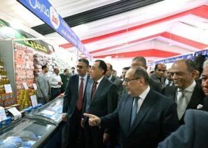 رئيس الوزراء يفتتح المعرض الرئيسي لـ "أهلًا مدارس" بمحافظة الجيزة وأكثر من 20 معرضًا اخرى عبر تقنية الفيديو كونفرانس
