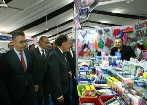 رئيس الوزراء يفتتح المعرض الرئيسي لـ "أهلًا مدارس" بمحافظة الجيزة وأكثر من 20 معرضًا اخرى عبر تقنية الفيديو كونفرانس