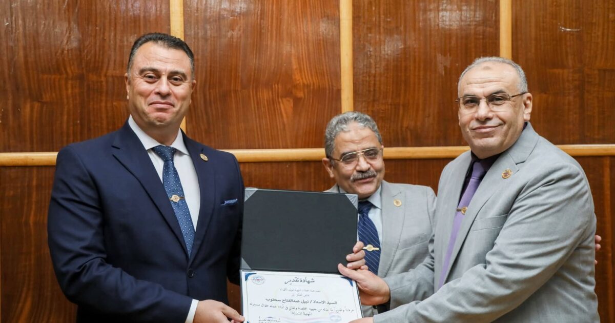 رئيس هيئة المحطات النووية يكرم قيادات وعاملى الهيئة ممن انتهت مدة خدمتهم تقديراً لما قدموه من عطاء