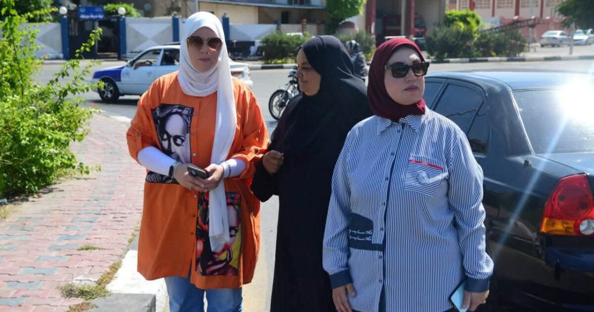 رئيس مدينة بورفؤاد تتفقد أعمال إدارة الحدائق بميدان الأمل وتوجه بصيانة شاملة لكافة المسطحات الخضراء بأنحاء المدينة