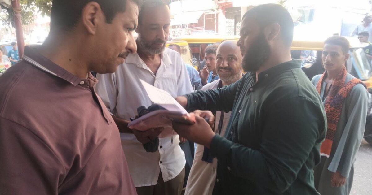 محافظ أسيوط: حملات رقابية مكثفة على الأسواق والمنشآت التجارية بمنفلوط لضبط المخالفات وحماية المواطنين