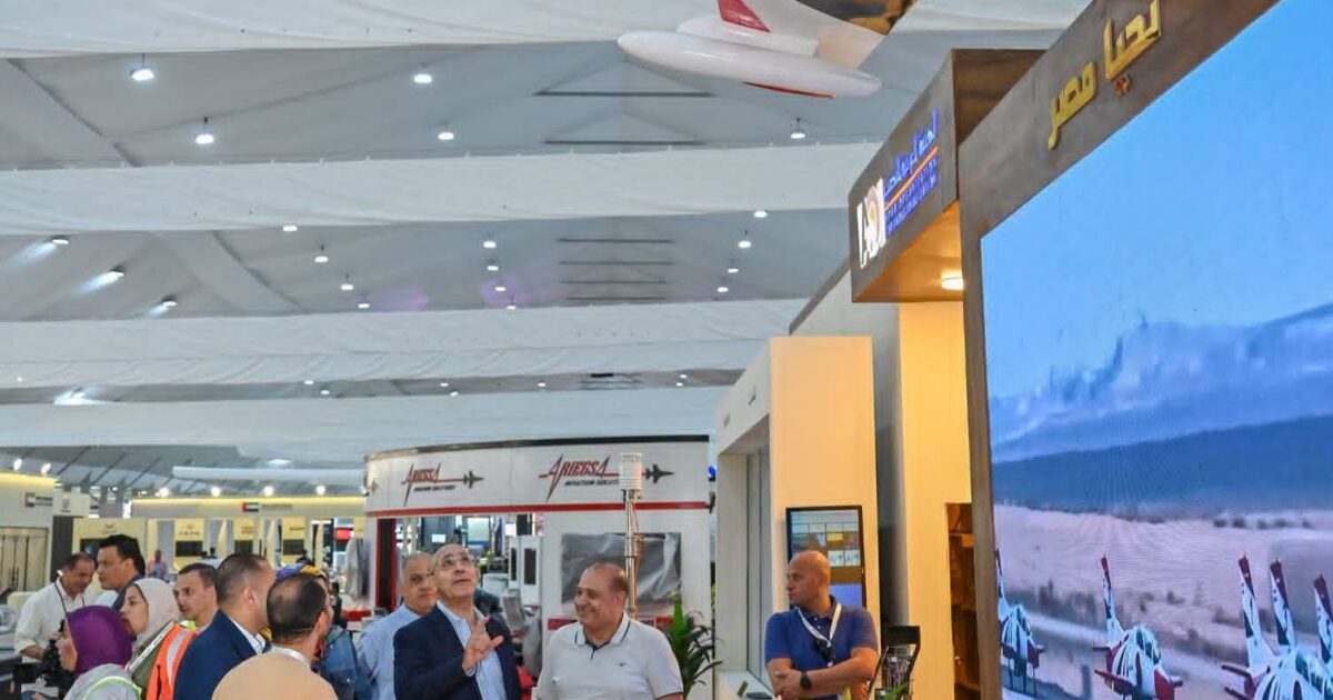 تفقد رئيس الهيئة العربية لجناح الهيئة المشارك فى فعاليات النسخة الثانية من معرض العلمين الدولى للطيران والفضاء