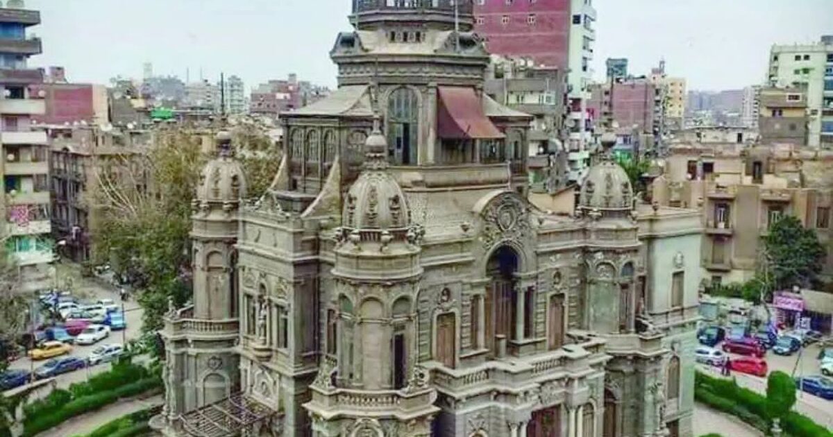 مصر جميله بشوارعها ومبانيها ومل مكان فيها له حكايه مع حكايه مكان