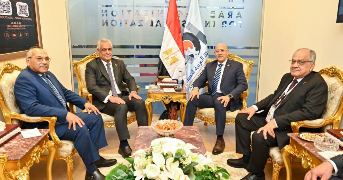 رئيس الهيئة العربية للتصنيع ووزير الدولة للإنتاج الحربى يبحثان سبل تعزيز التعاون والتكامل الصناعى فى الصناعات الدفاعية والمدنية