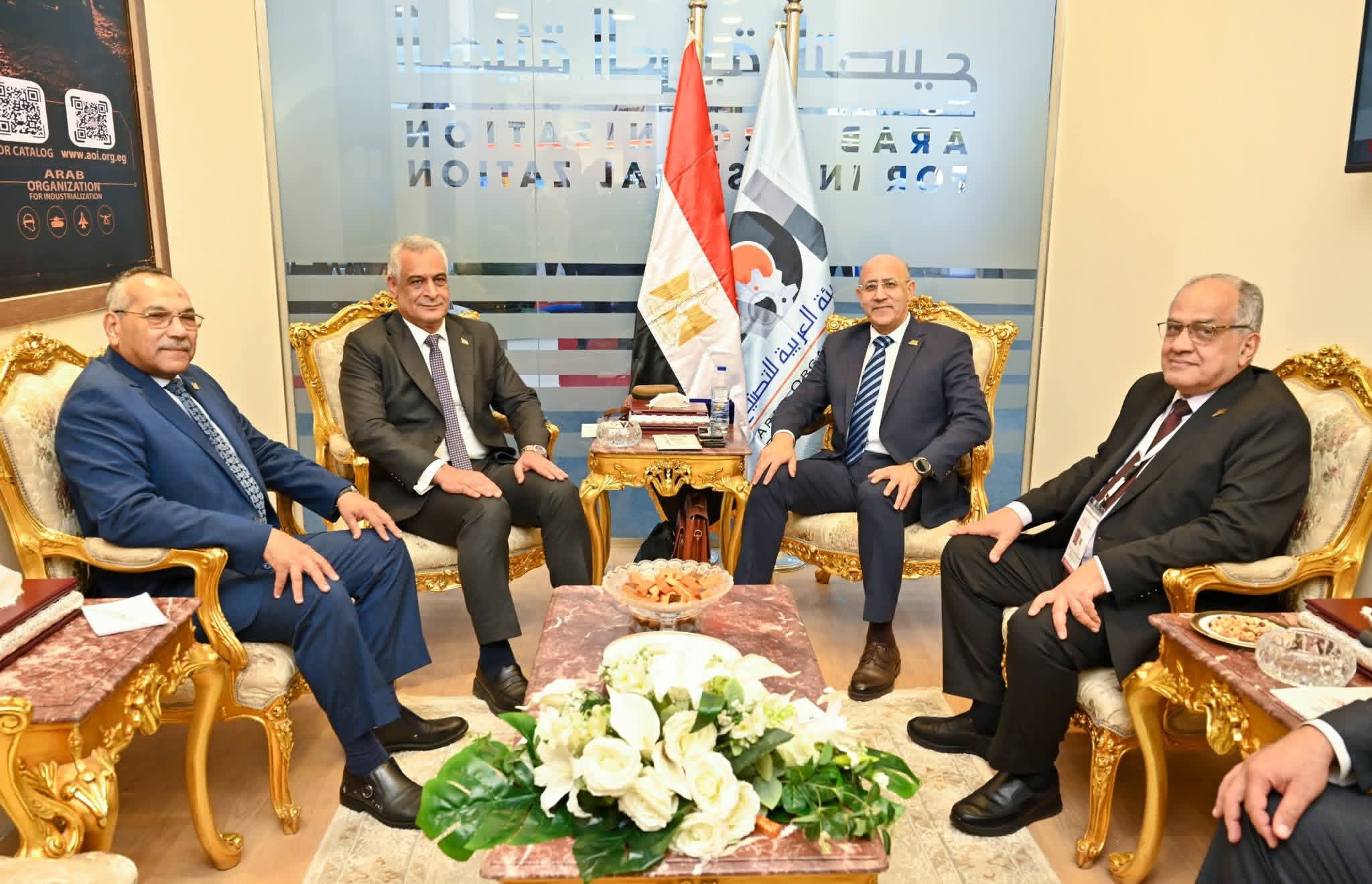 رئيس الهيئة العربية للتصنيع ووزير الدولة للإنتاج الحربى يبحثان سبل تعزيز التعاون والتكامل الصناعى فى الصناعات الدفاعية والمدنية