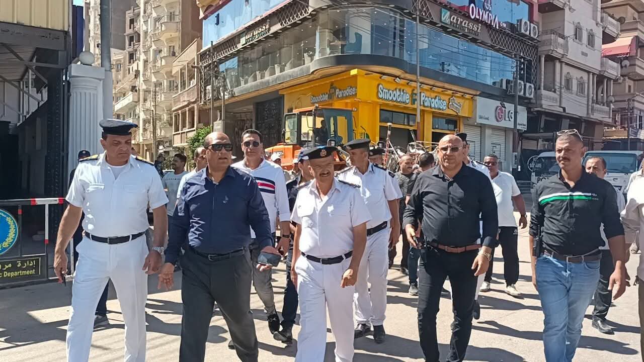 "الشارع حق للمواطن".. رئيس مدينة دسوق ومدير الأمن يقودان حملة موسعة لإزالة التعديات بكفرالشيخ