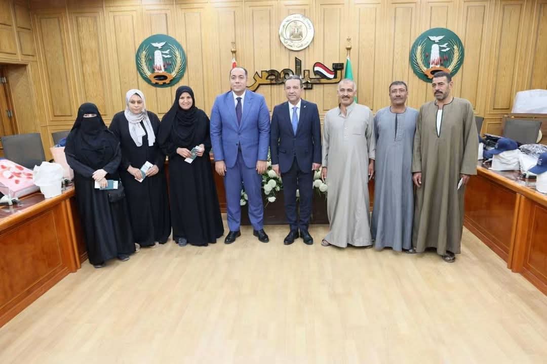 6 أمنيات تحلق إلى مكة.. محافظ المنوفية يسلم منح العمرة المجانية لأبناء المحافظة بدعم من صندوق «تحيا مصر»