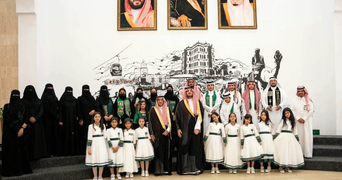 محافظ الطائف يستقبل مدير التعليم ووفدًا طلابيًا مهنئين باليوم الوطني السعودي