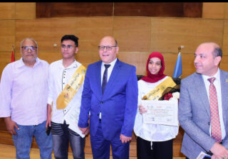 محافظ سوهاج ورئيس الجامعة يشهدان حفل تكريم أوائل الثانوية العامة والأزهرية
