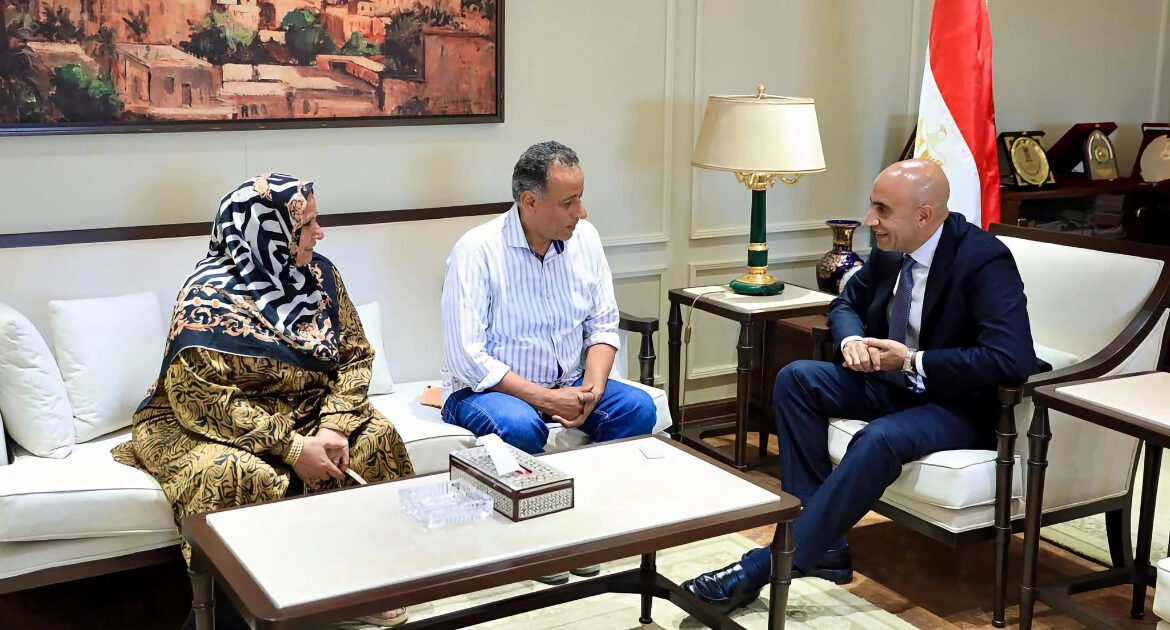 وزير التربية والتعليم يكرّم مديري مدرستي برقطا الإعدادية والشهيد أحمد سمير تقديرًا لعطائهما وترسيخًا لقيمة المعلمين