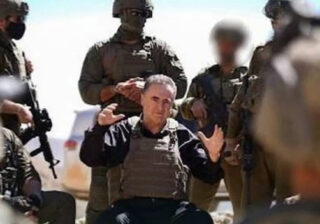 لن نتحرك من هنا.. وزير الدفاع الإسرائـيلى يوجه رسالة إلى الرئيس السـورى من قمة جبل الشيخ