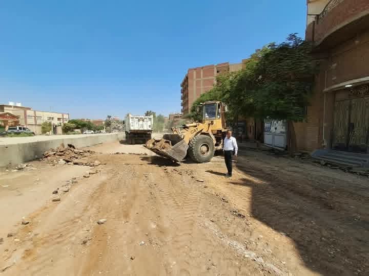 الانصارى يعلن بدء أعمال تطوير وتوسعة ورصف طريق المنصورية حتي طريق الشبرامنتية بأبو النمرس