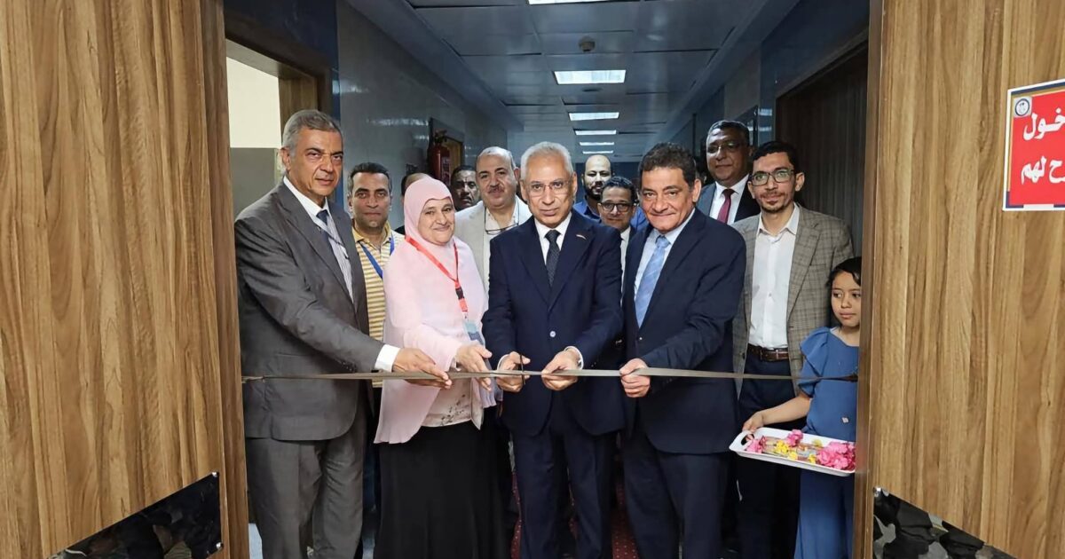 رئيس جامعة المنيا يفتتح بنك الدم المركزي بمستشفى النساء والتوليد بعد اعادة تاهيله وتجهيزه بأحدث التقنيات الطبية   