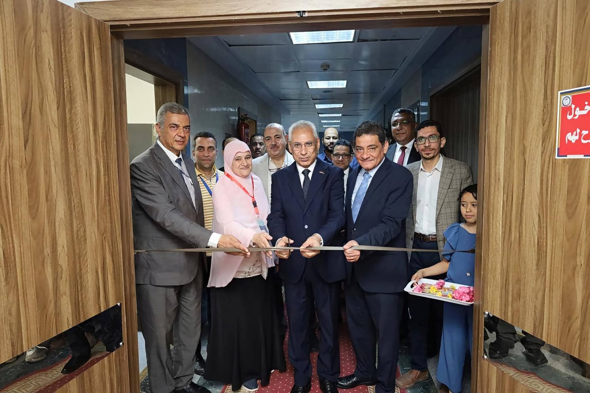 رئيس جامعة المنيا يفتتح بنك الدم المركزي بمستشفى النساء والتوليد بعد اعادة تاهيله وتجهيزه بأحدث التقنيات الطبية   