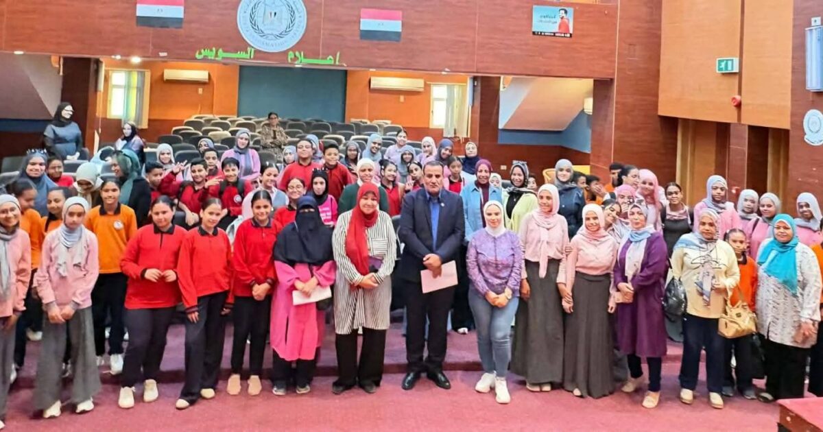 ندوة تثقيفية " أكتوبر وعبقرية المصريين " بمجمع إعلام السويس