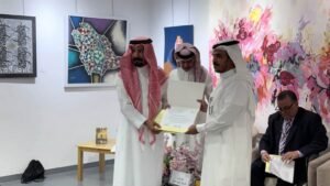 بصمات مرتجفة يعانق ارفف المكتبة الأدبية بالطائف