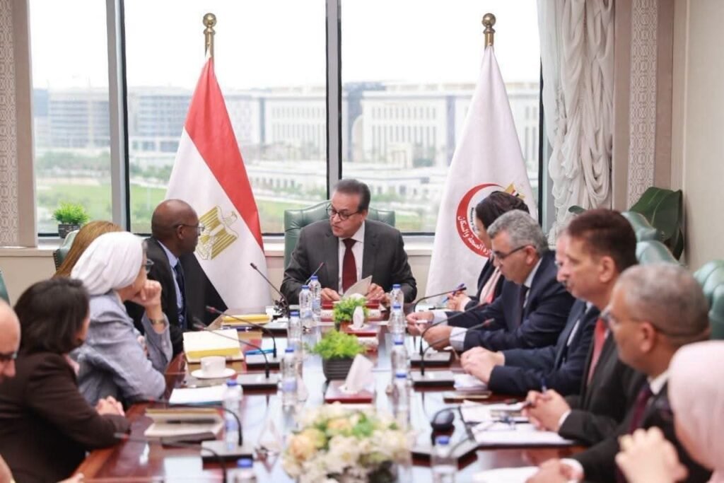 وزير الصحة يبحث مع بعثة بنك التنمية الأفريقي سبل تعزيز التعاون لدعم منظومة التأمين الصحي الشامل