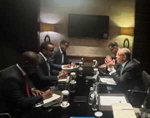 وزير الخارجية يلتقي نظيره الصومالي على هامش القمة الروسية الأفريقية.