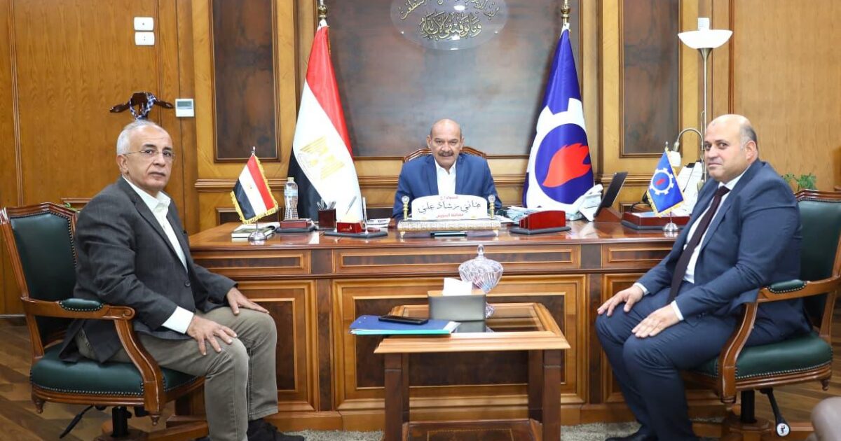 محافظ السويس يستقبل مدير الطب البيطري الجديد ويوجه بتكثيف الرقابة على الاسواق