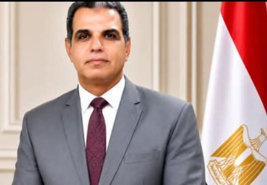 ضبط ٢ طن أسمدة زراعية مجهولة المصدر ومواد غذائية منتهية الصلاحية وتحرير ١٢٢ محضر تمويني متنوع