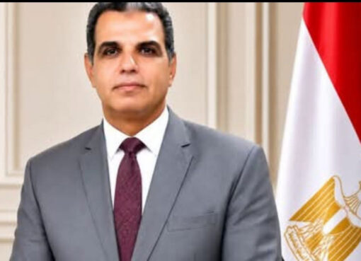ضبط ٢ طن أسمدة زراعية مجهولة المصدر ومواد غذائية منتهية الصلاحية وتحرير ١٢٢ محضر تمويني متنوع