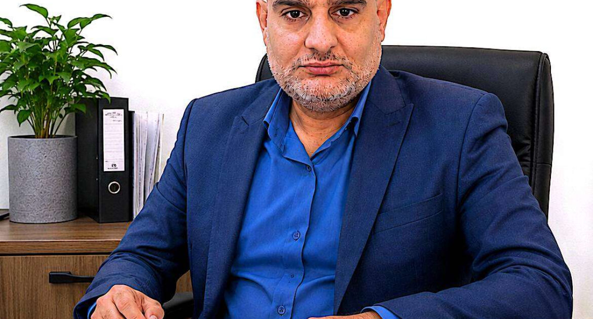 جراحة في جسد مشلول: خفض الدينار وتصدير الأزمة إلى جيوب الفقراء