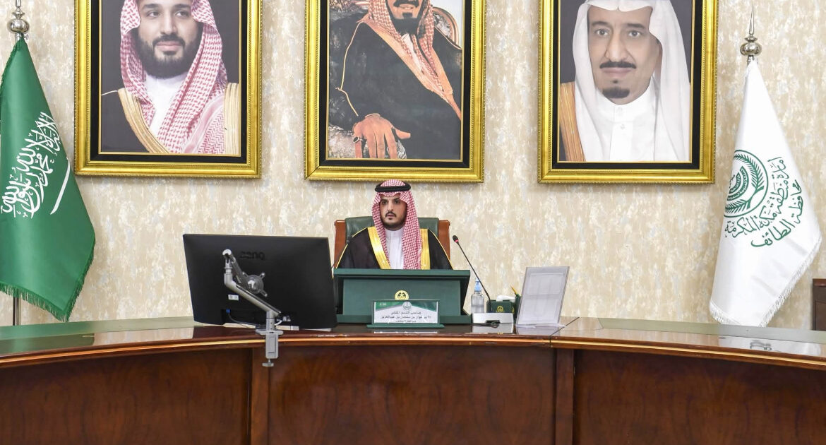محافظ الطائف يرأس اجتماعًا تنسيقيًا لبحث جاهزية الموسم الرياضي 2026–2027