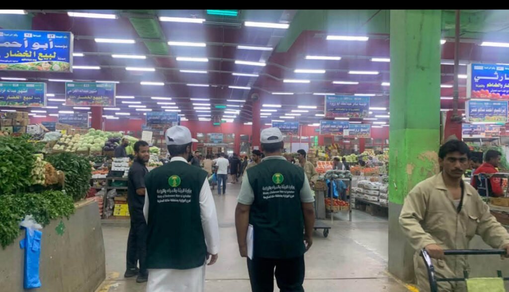 ‏«بيئة مكة» تكثّف جولاتها الرقابية على أسواق النفع العام ومزارع الاستزراع السمكي لتعزيز الامتثال
